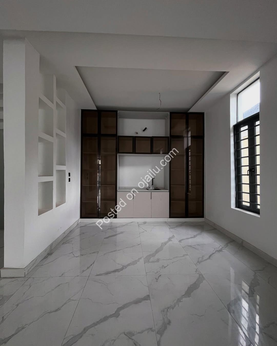 6-Bedroom Chevron Haven: Prime Residential Estate