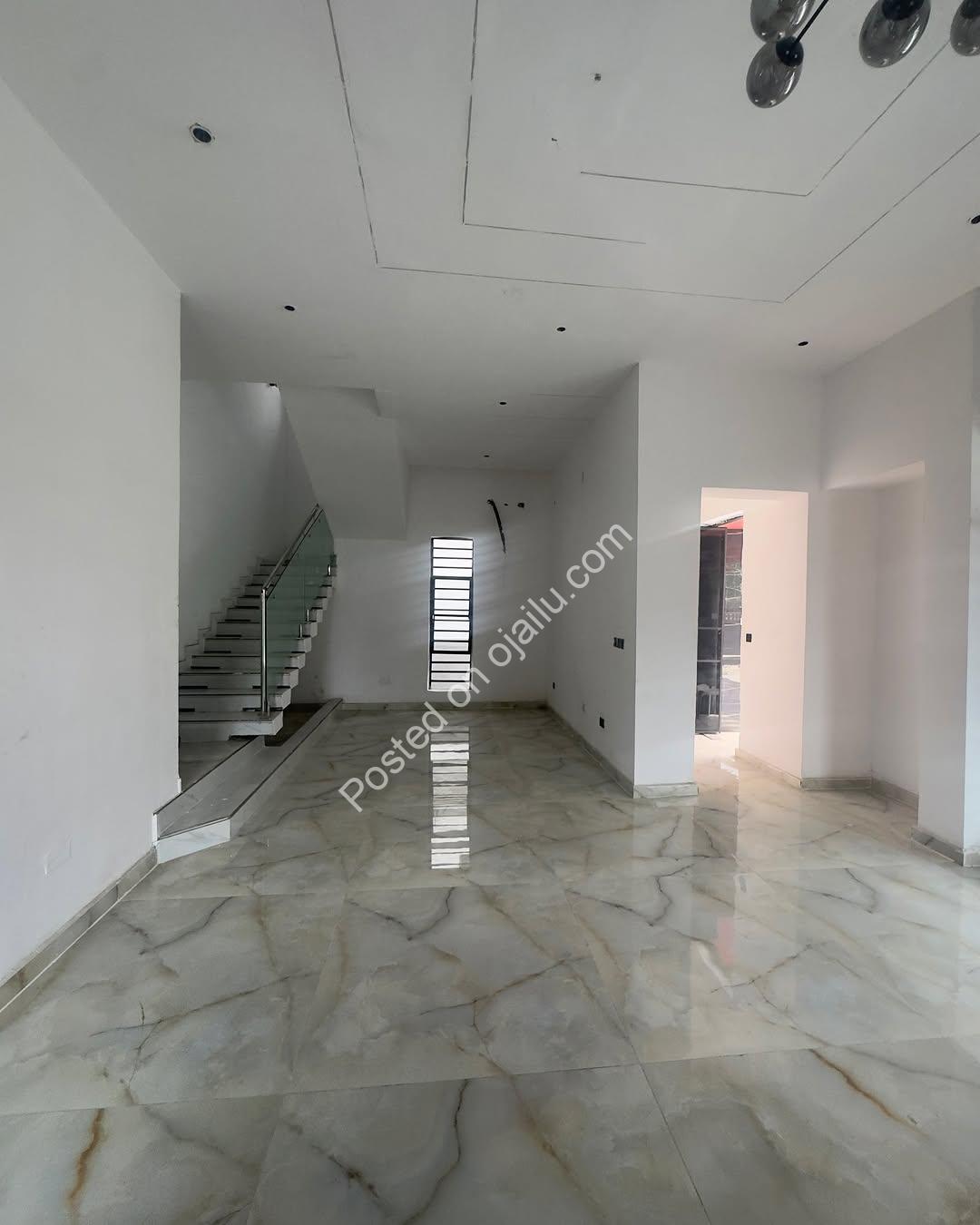 Ologolo’s Finest: 5-Bed Duplex with Pool & Gym
