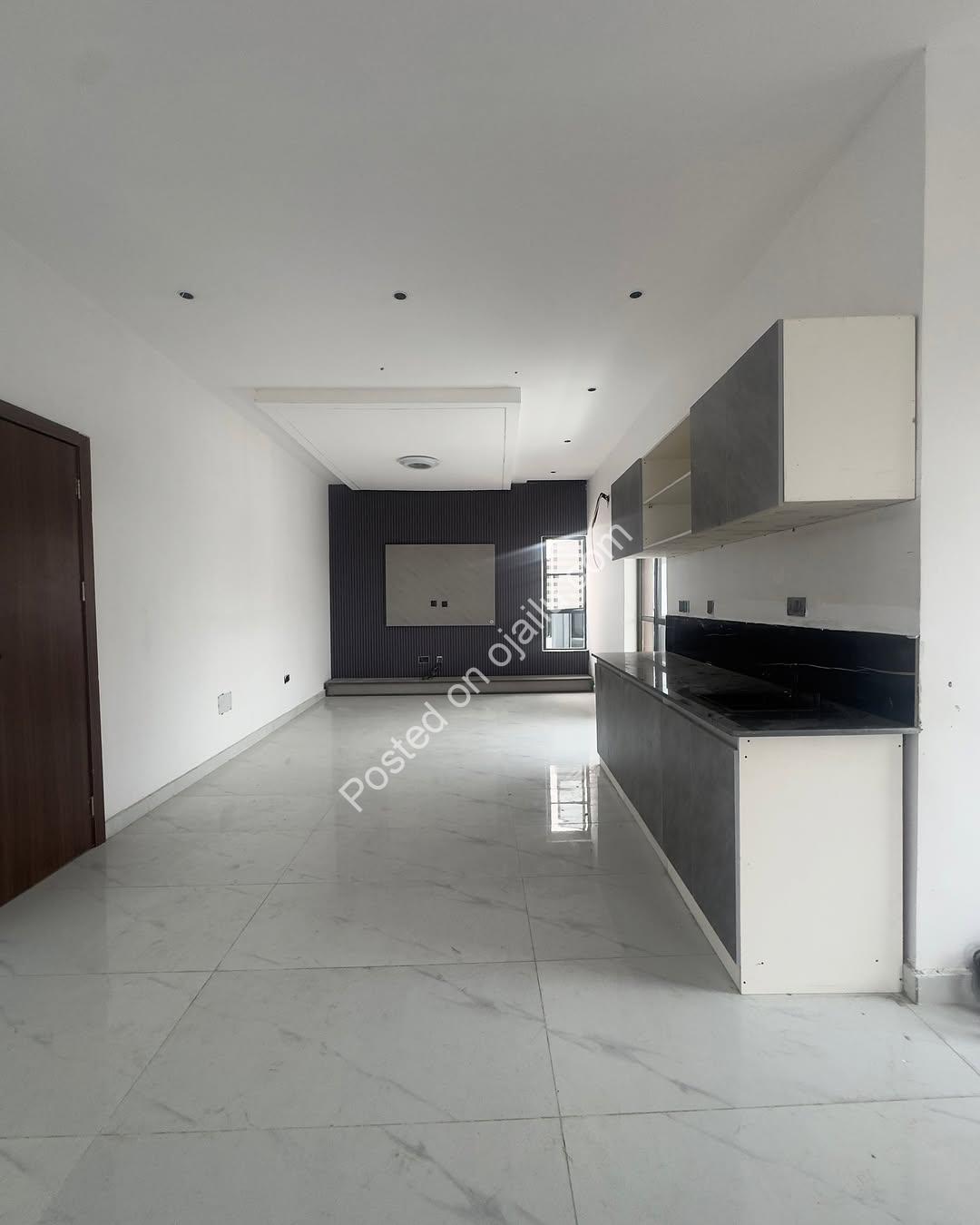 Ologolo’s Finest: 5-Bed Duplex with Pool & Gym