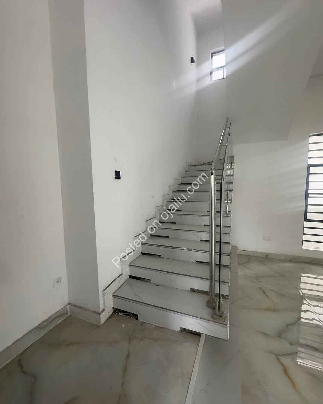 Ologolo’s Finest: 5-Bed Duplex with Pool & Gym