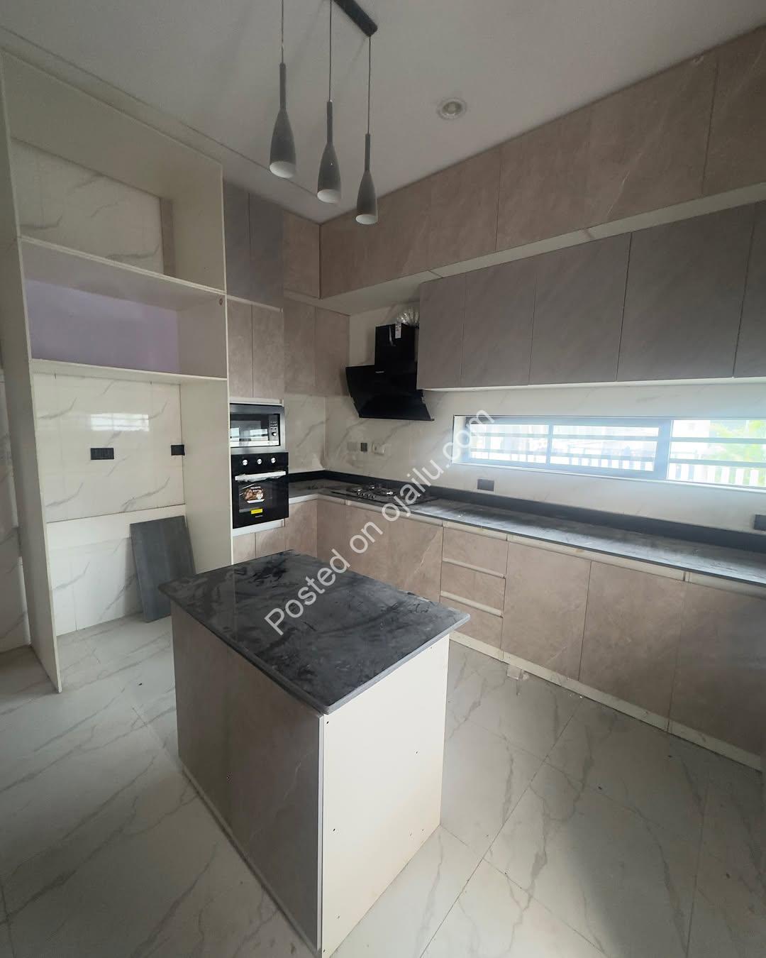 Ologolo’s Finest: 5-Bed Duplex with Pool & Gym