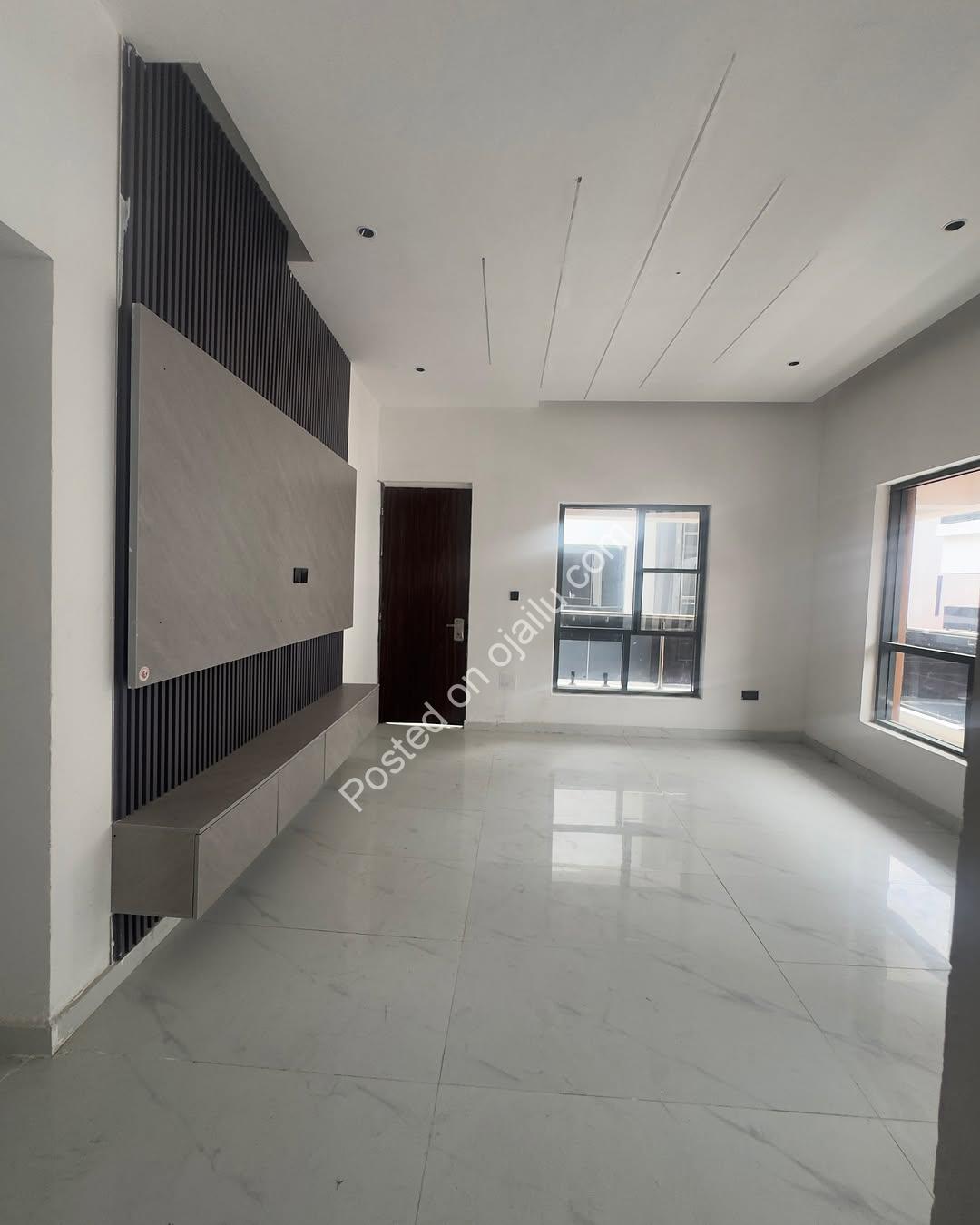 Ologolo’s Finest: 5-Bed Duplex with Pool & Gym