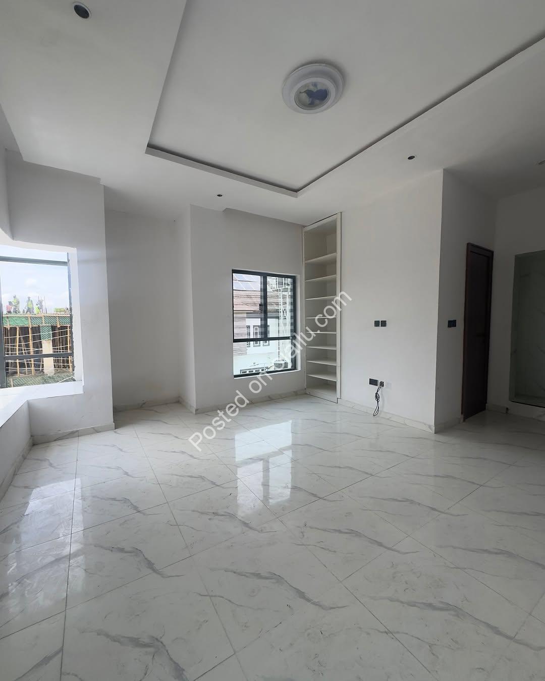 Ologolo’s Finest: 5-Bed Duplex with Pool & Gym