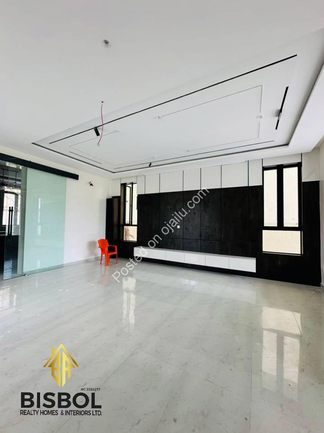 Move-In Ready 5-Bed Duplex with Pool & Gym