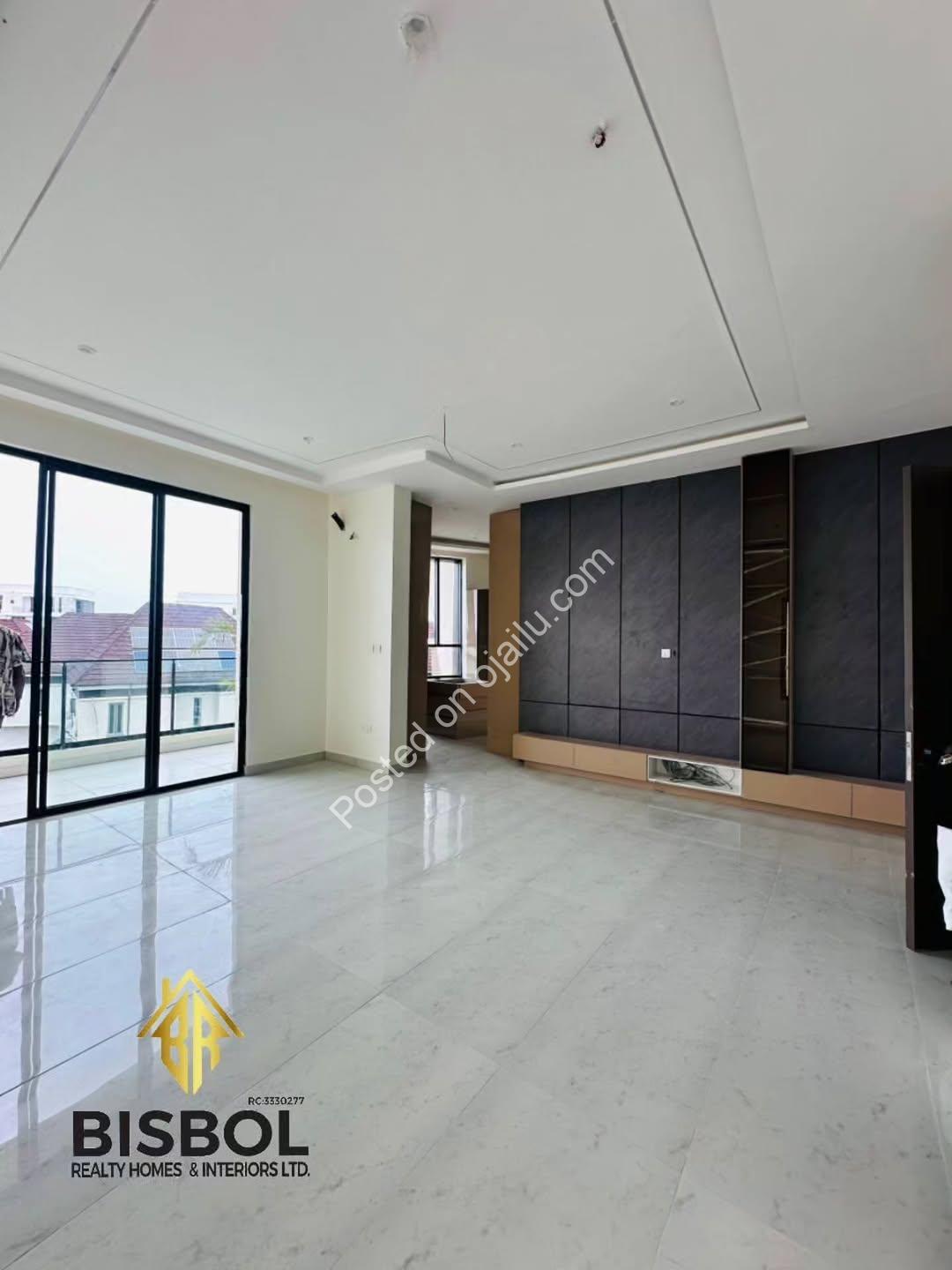 Move-In Ready 5-Bed Duplex with Pool & Gym