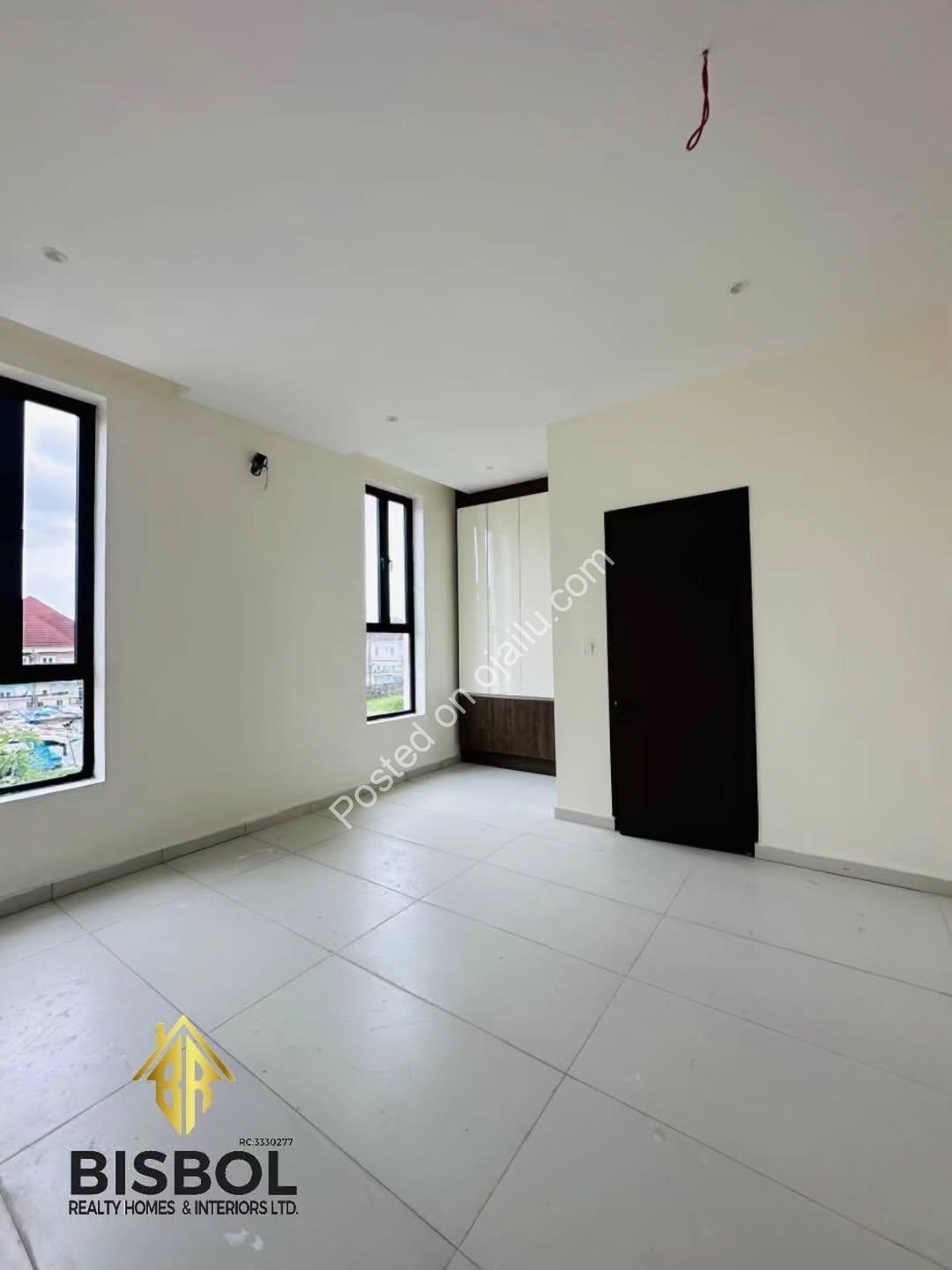 Move-In Ready 5-Bed Duplex with Pool & Gym