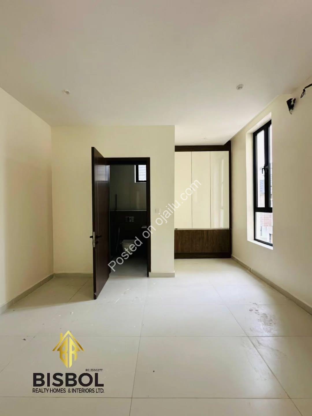 Move-In Ready 5-Bed Duplex with Pool & Gym