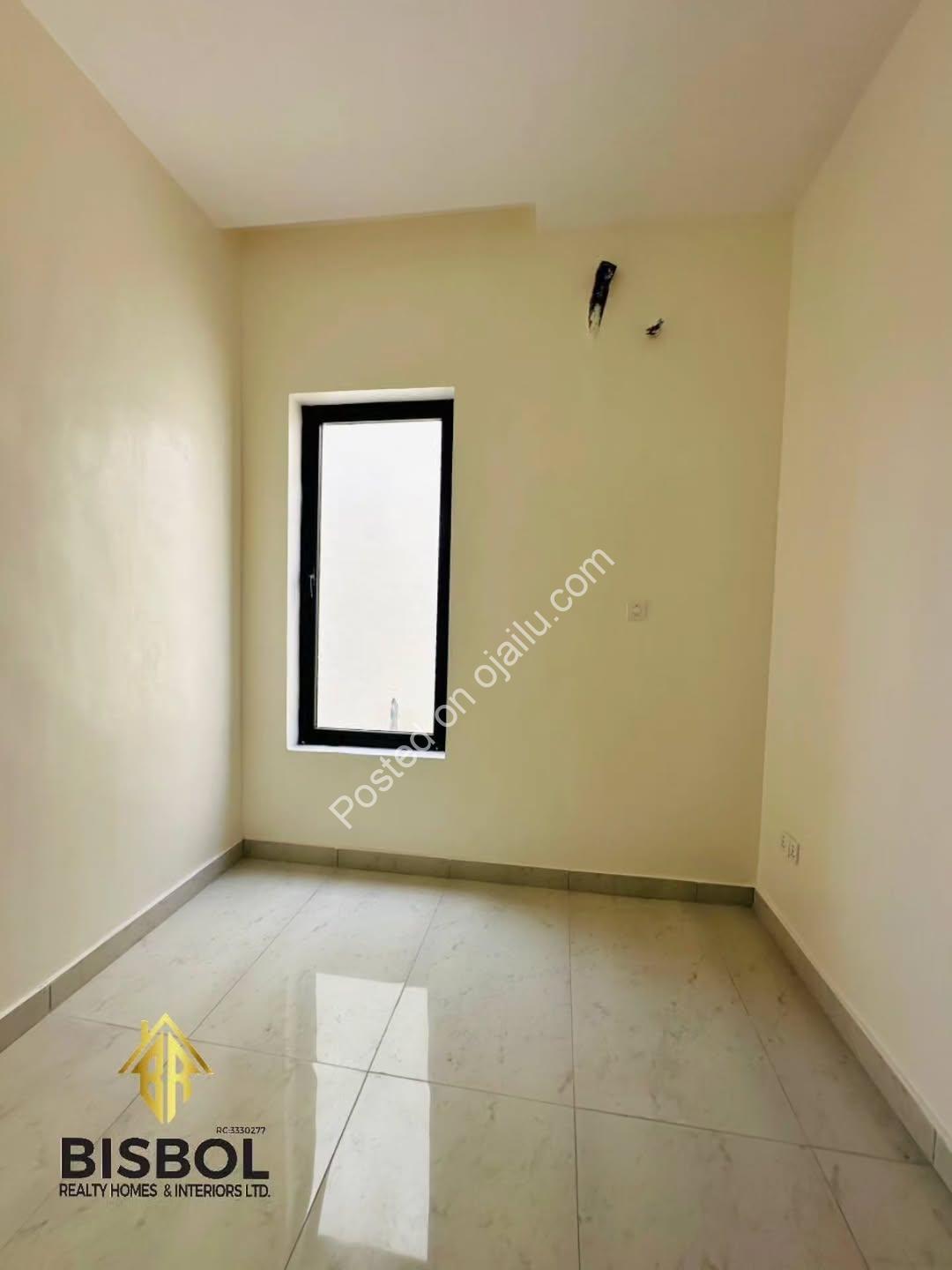 Move-In Ready 5-Bed Duplex with Pool & Gym
