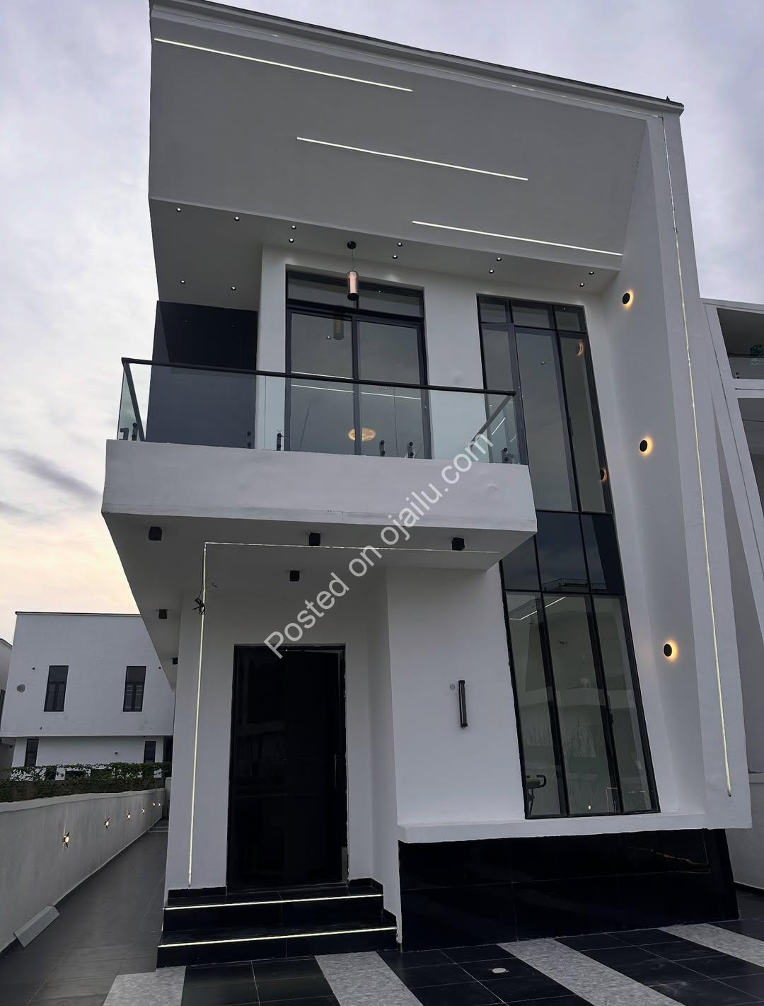 Ajah Showstopper: 5-Bed Pool & Gym Haven