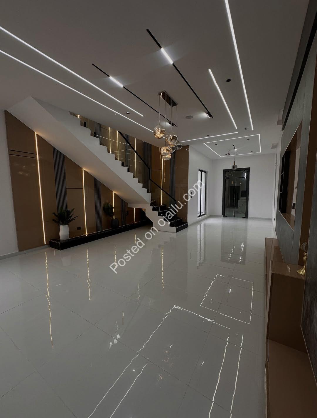 Ajah Showstopper: 5-Bed Pool & Gym Haven