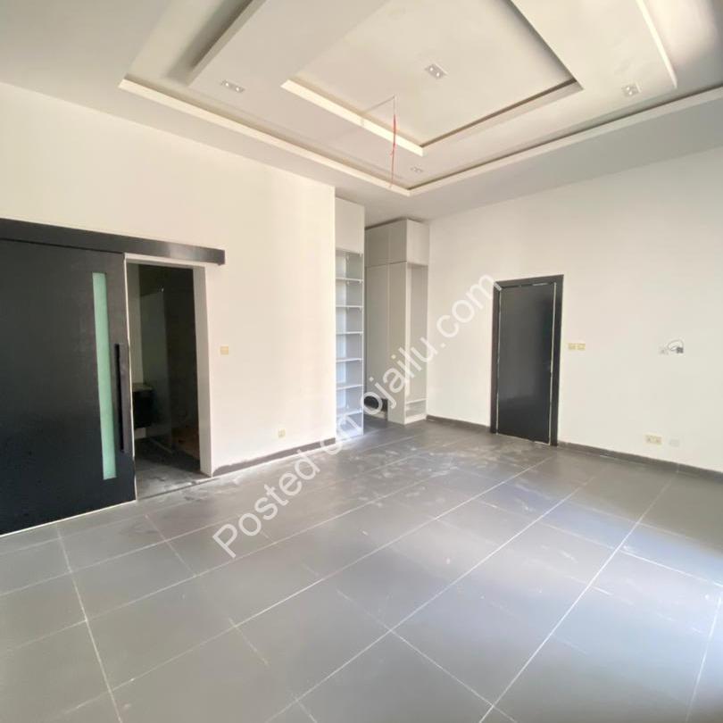Ikoyi’s Pinnacle: Brand New 5-Bed with Pool & Gym