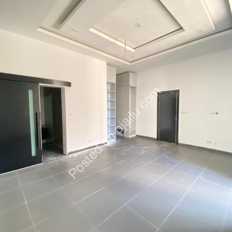 Ikoyi’s Pinnacle: Brand New 5-Bed with Pool & Gym