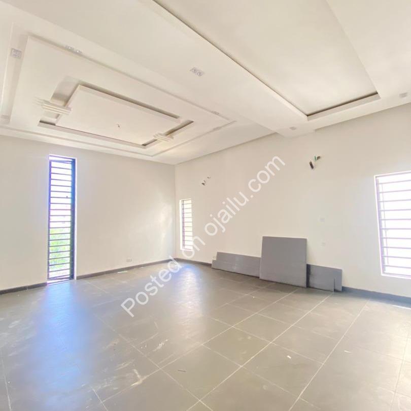 Ikoyi’s Pinnacle: Brand New 5-Bed with Pool & Gym