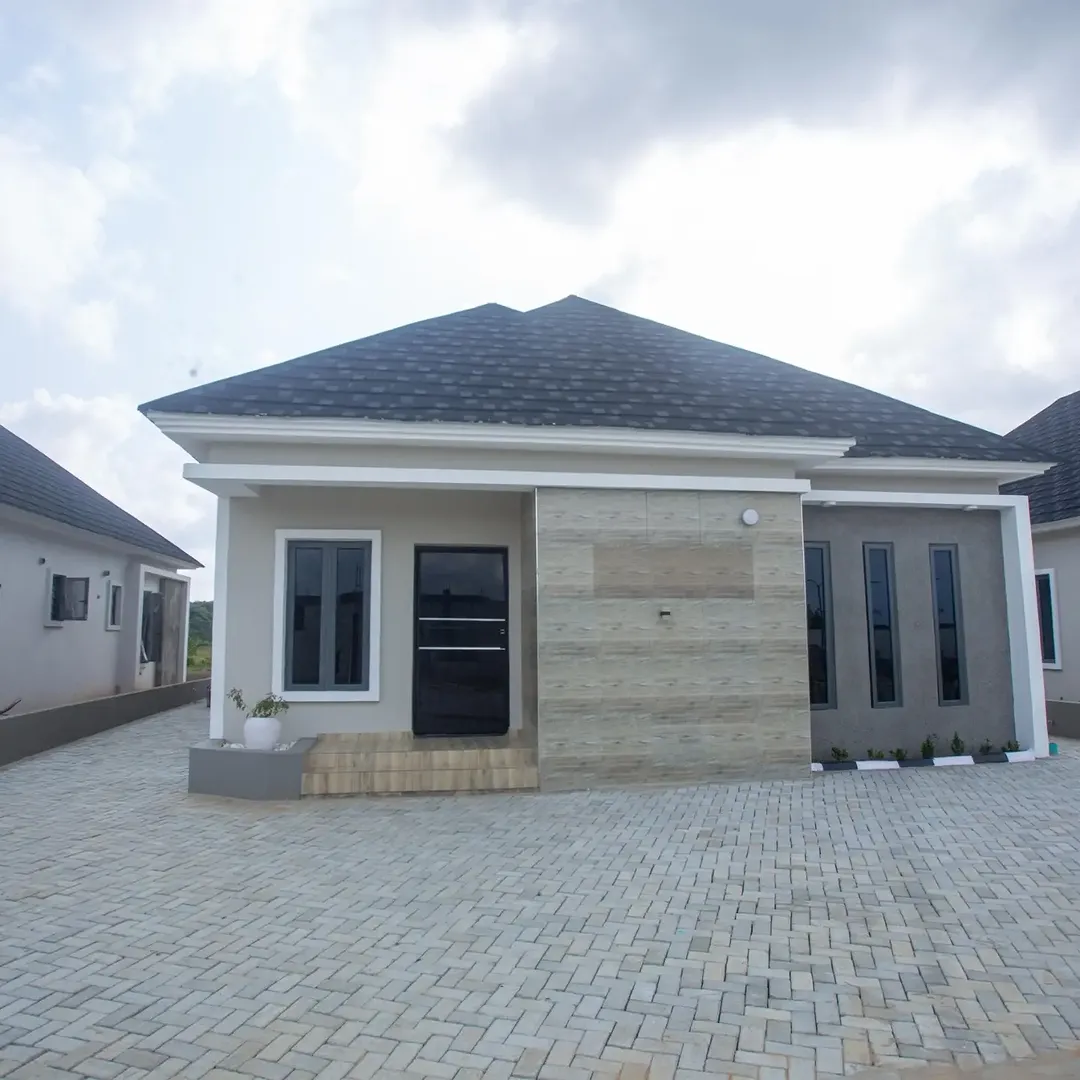 Your Dream Home Awaits: 3BR Bungalow + Gym & Pool