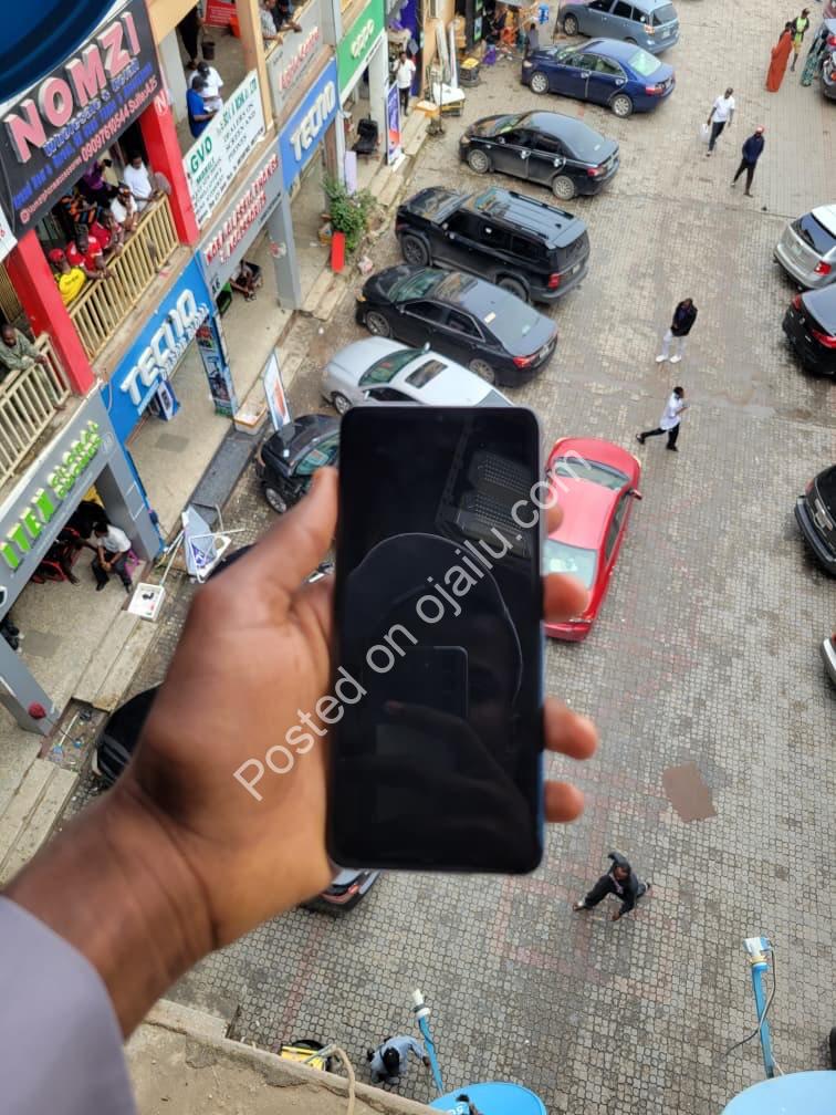 S20 Dual SIM 256GB – Pristine & Ready to Impress