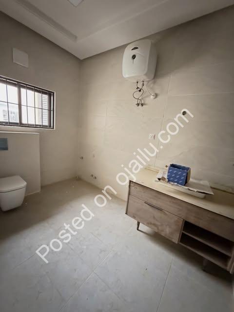 En-suite 4BR Terrace in Prime Guzape | 700M