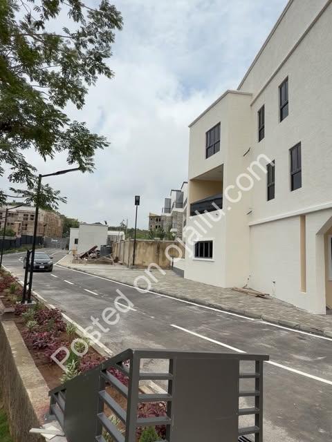 En-suite 4BR Terrace in Prime Guzape | 700M