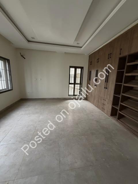 En-suite 4BR Terrace in Prime Guzape | 700M