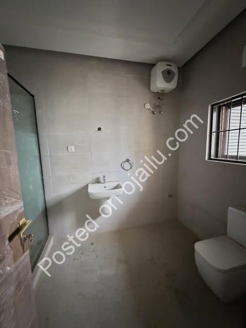 En-suite 4BR Terrace in Prime Guzape | 700M