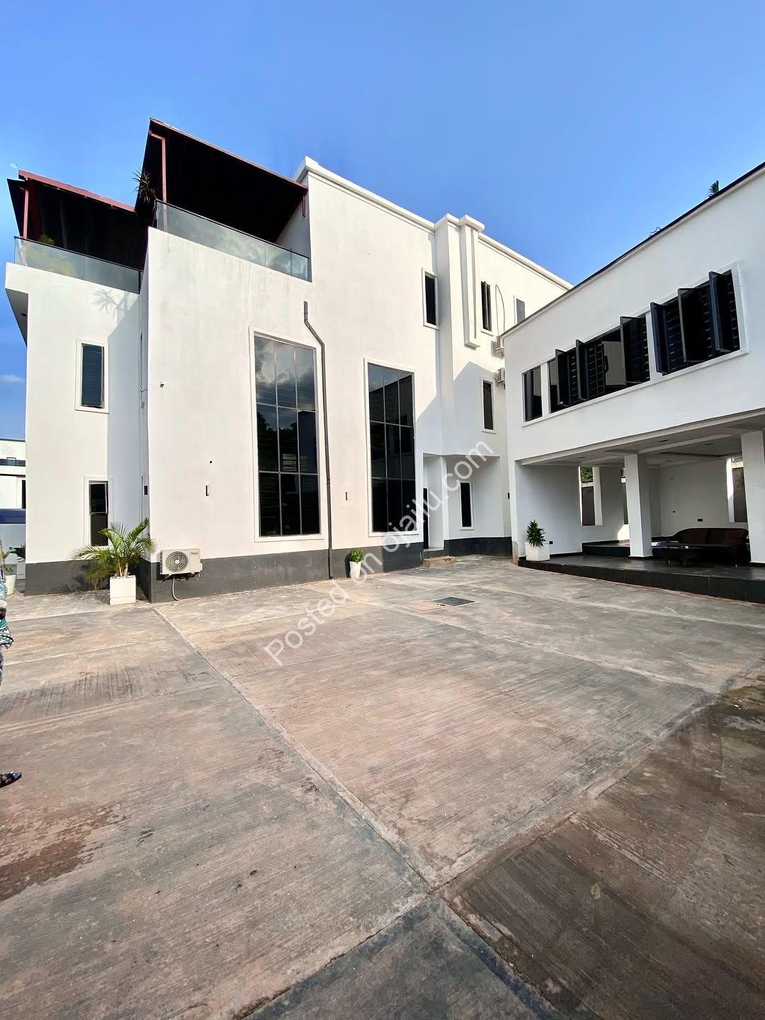 6-Bed Ensuite Paradise in Independence Layout