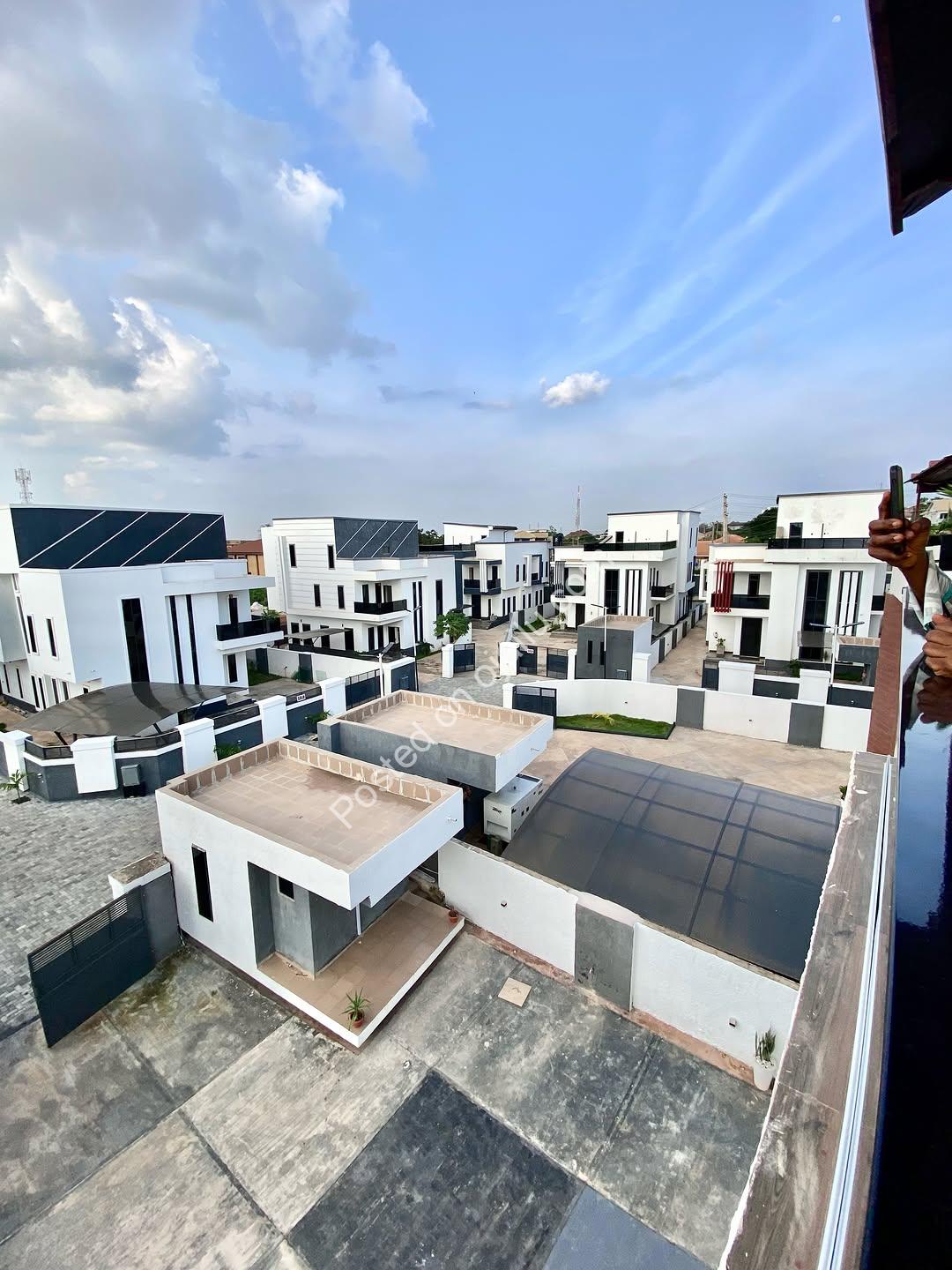 6-Bed Ensuite Paradise in Independence Layout