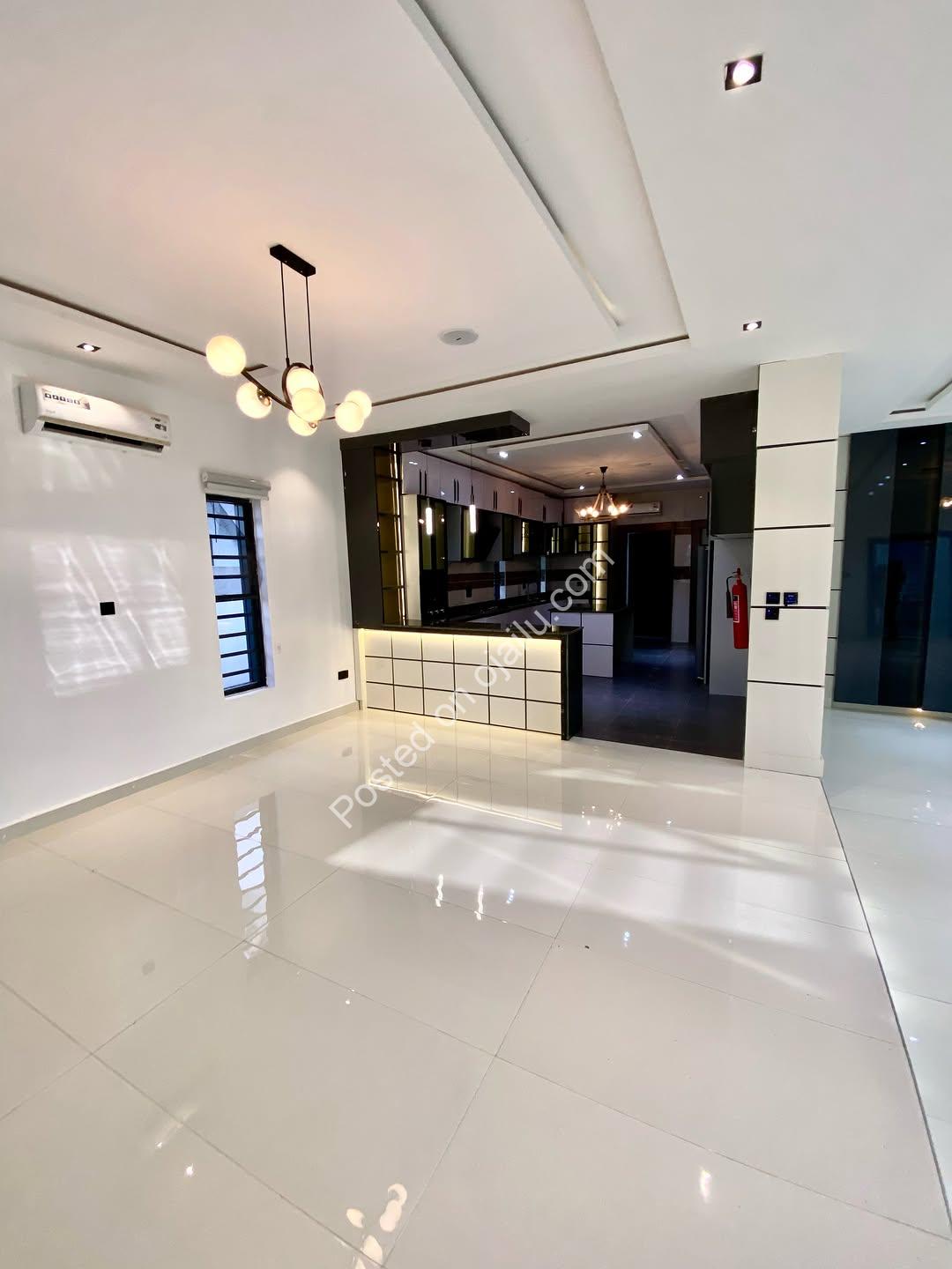6-Bed Ensuite Paradise in Independence Layout