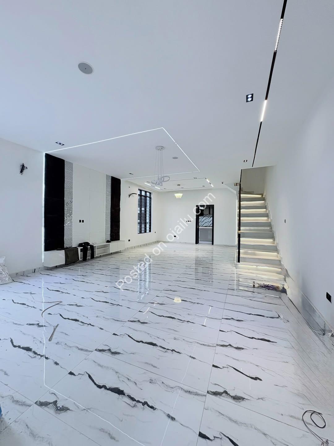 Ultimate Entertainer: 5-Bed with Cinema & Gym in Secure Estate