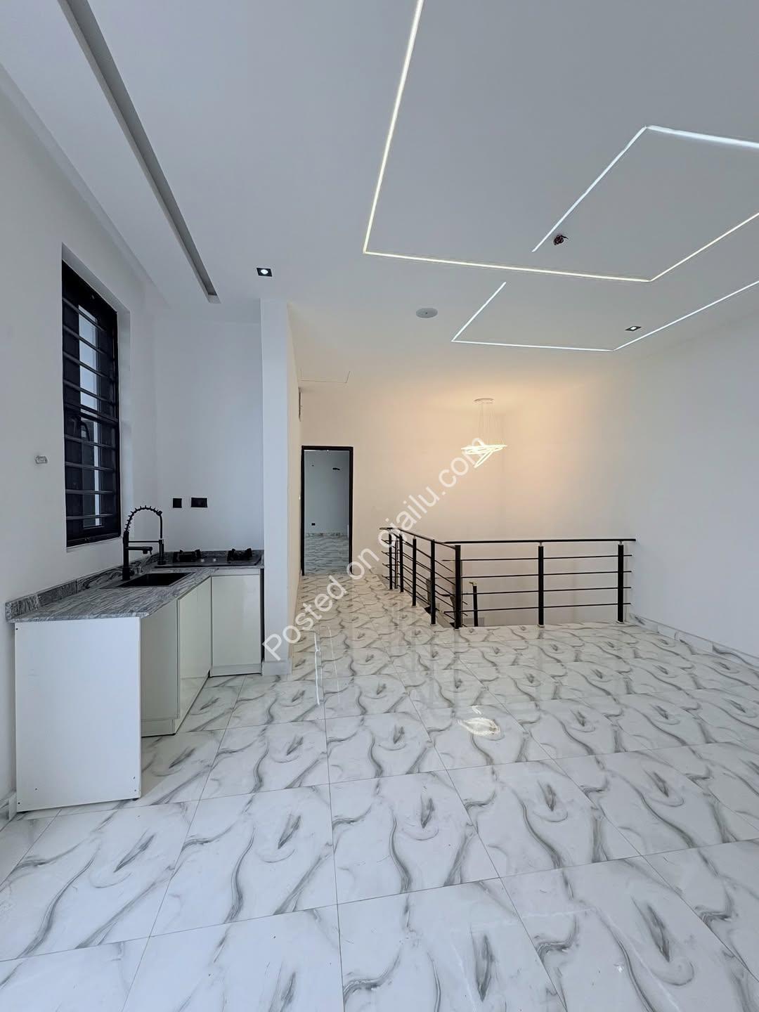 Ultimate Entertainer: 5-Bed with Cinema & Gym in Secure Estate
