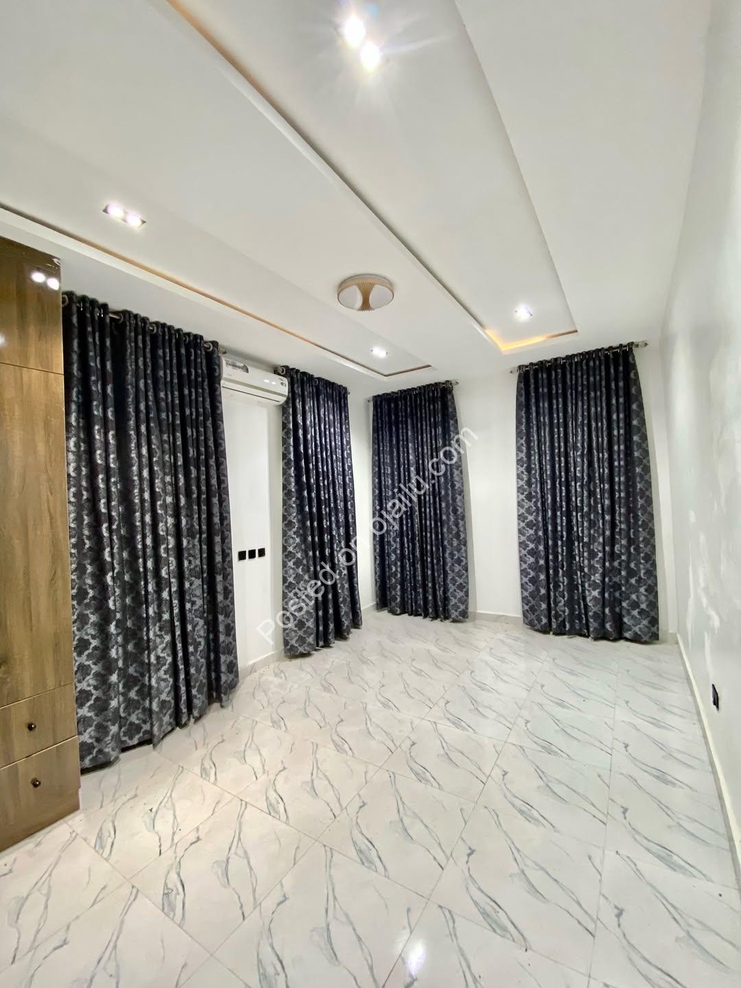 6-Bed Ensuite Paradise in Independence Layout