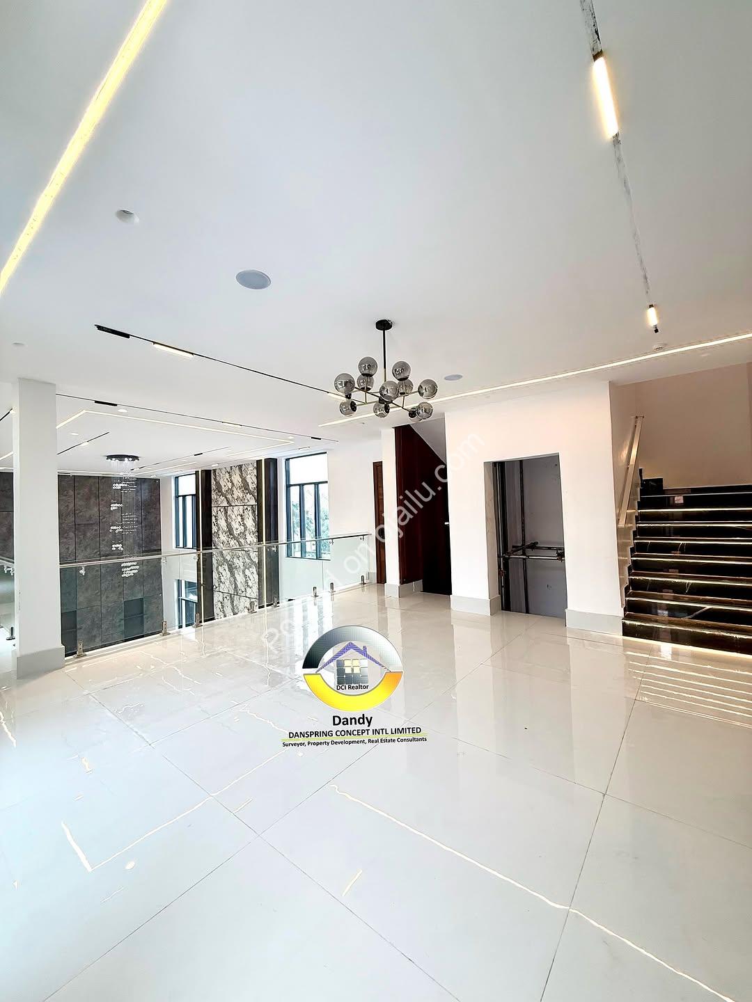 5-Bed Smart Duplex: Pool, Elevator & Cinema in VGC!
