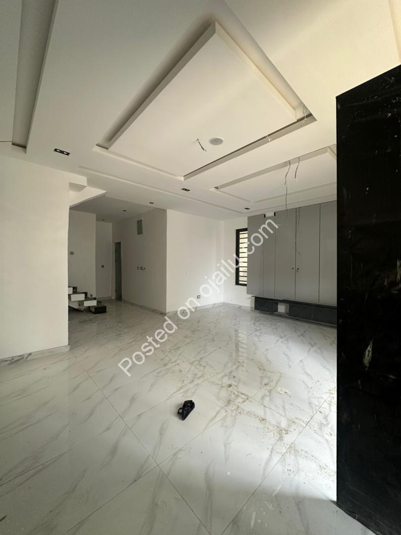 Idado’s Finest: 4-Bed Duplex with Pool & Rooftop