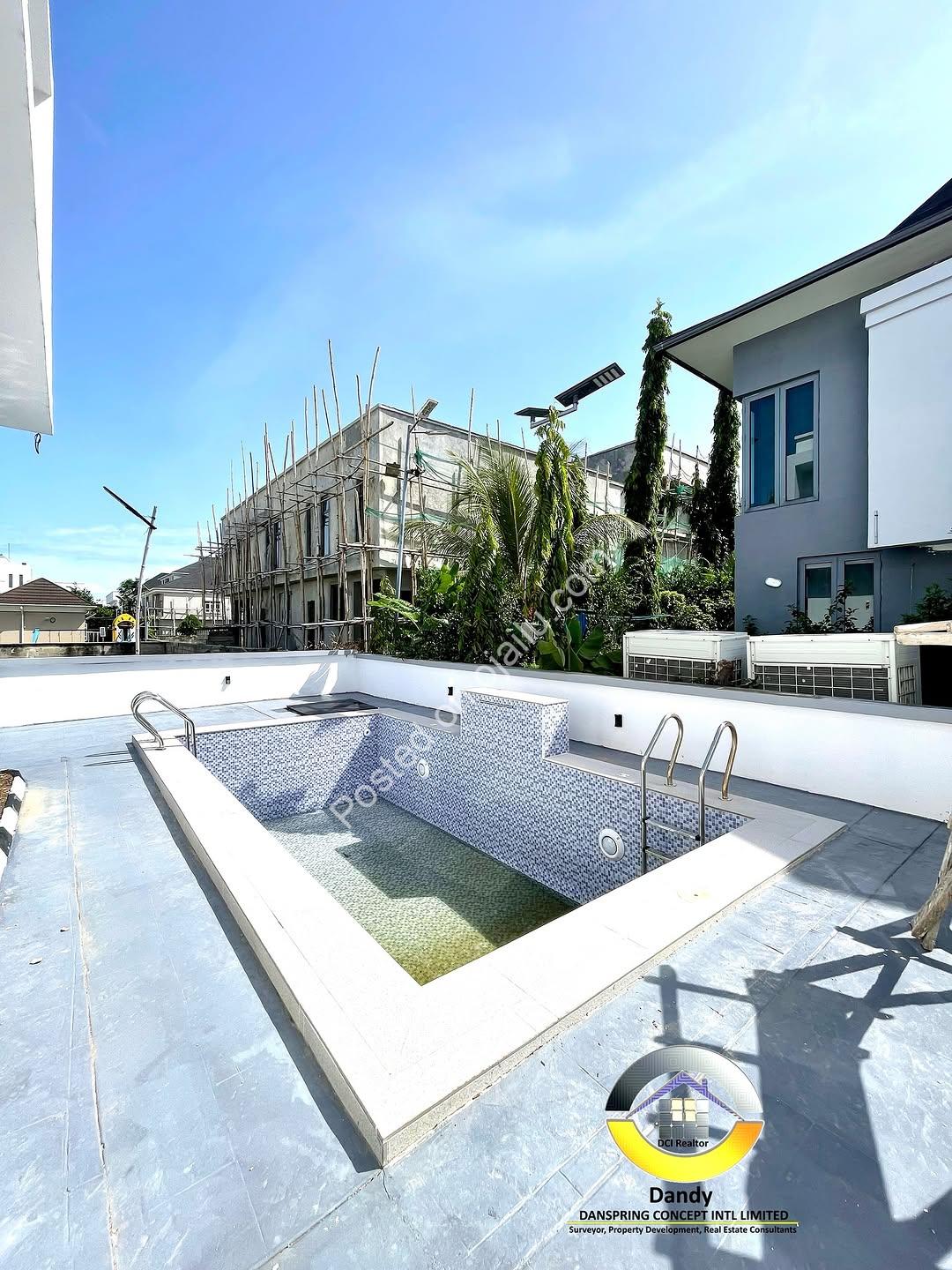 Your Dream Oasis Awaits: Modern 4-Bed Duplex with Pool