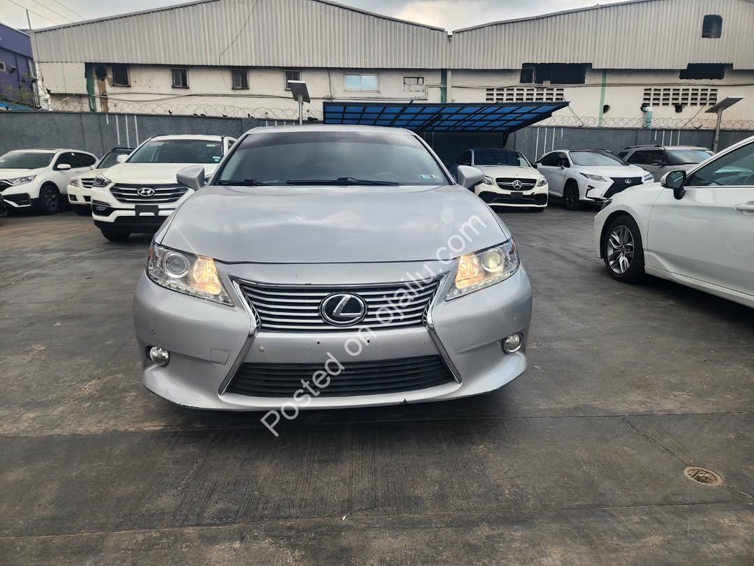 2013 Lexus ES350 – Elegance Meets Value