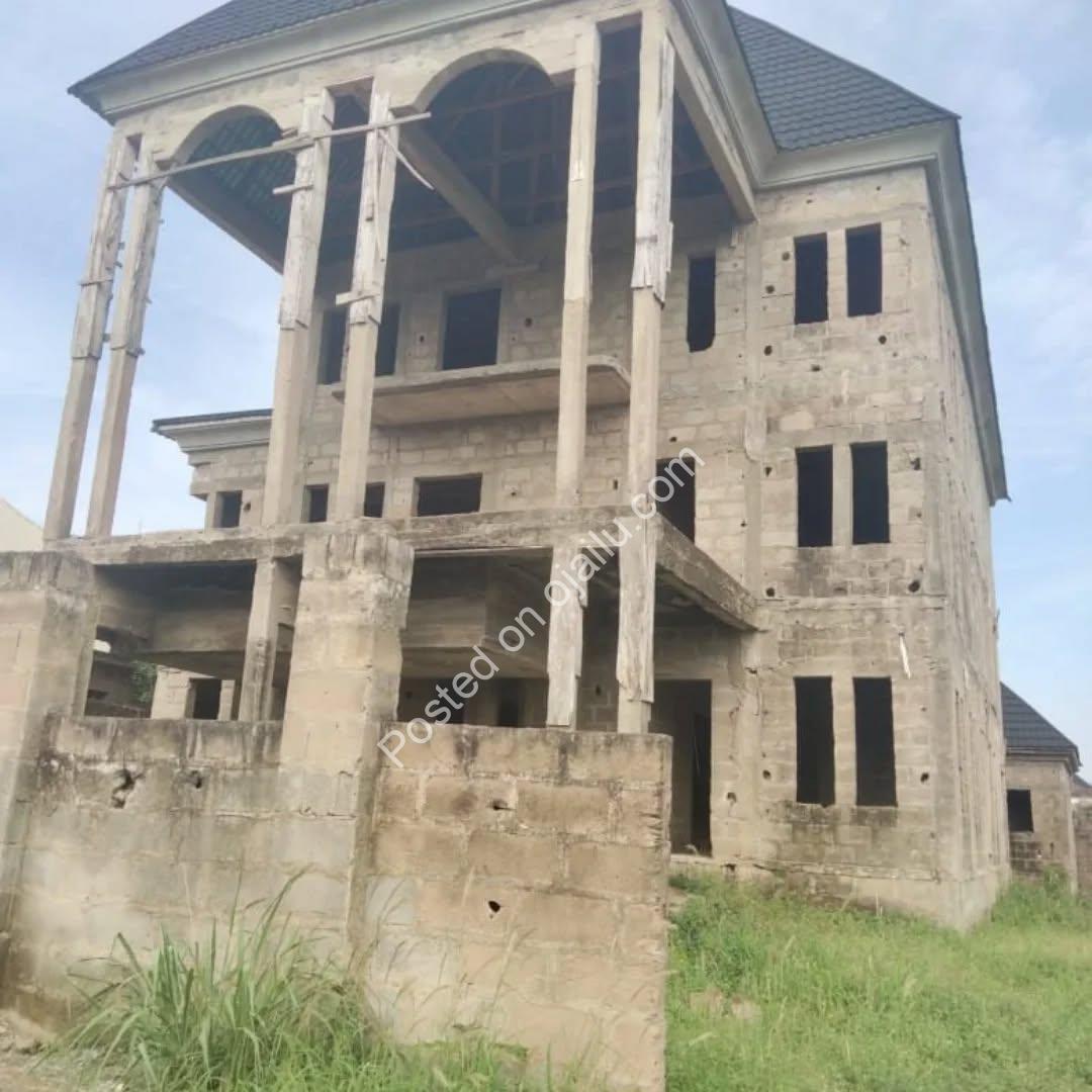 6BR Duplex + Annex: Pool, Cinema & Hidden Staircase