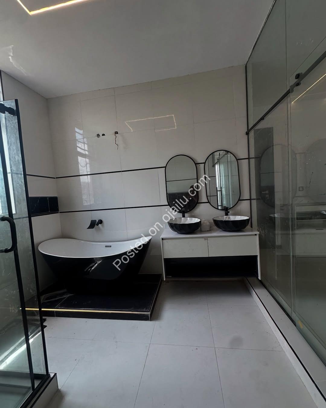 6-Ensuite Duplex in Orchid: Pool, Gym & Governors Consent