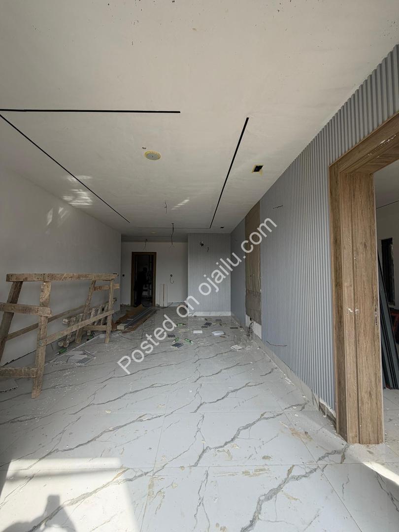 Lekki Phase 1: Pool & Gym, 1-2 Bed in Prime Spot.