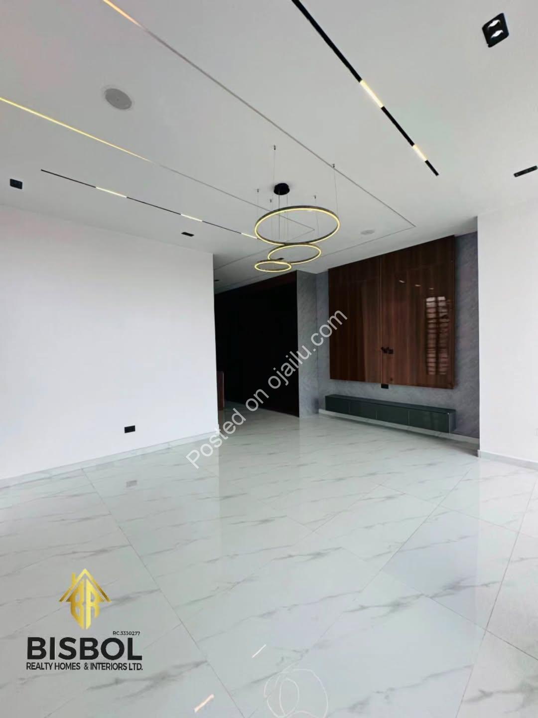 Move-In Ready: 5BR Duplex with Smart Finishes