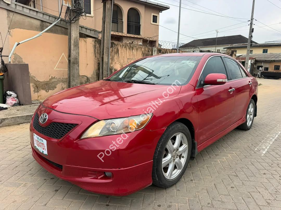 2007 Camry SE: Smooth Luxury, Open Roof, N6.7M Lagos