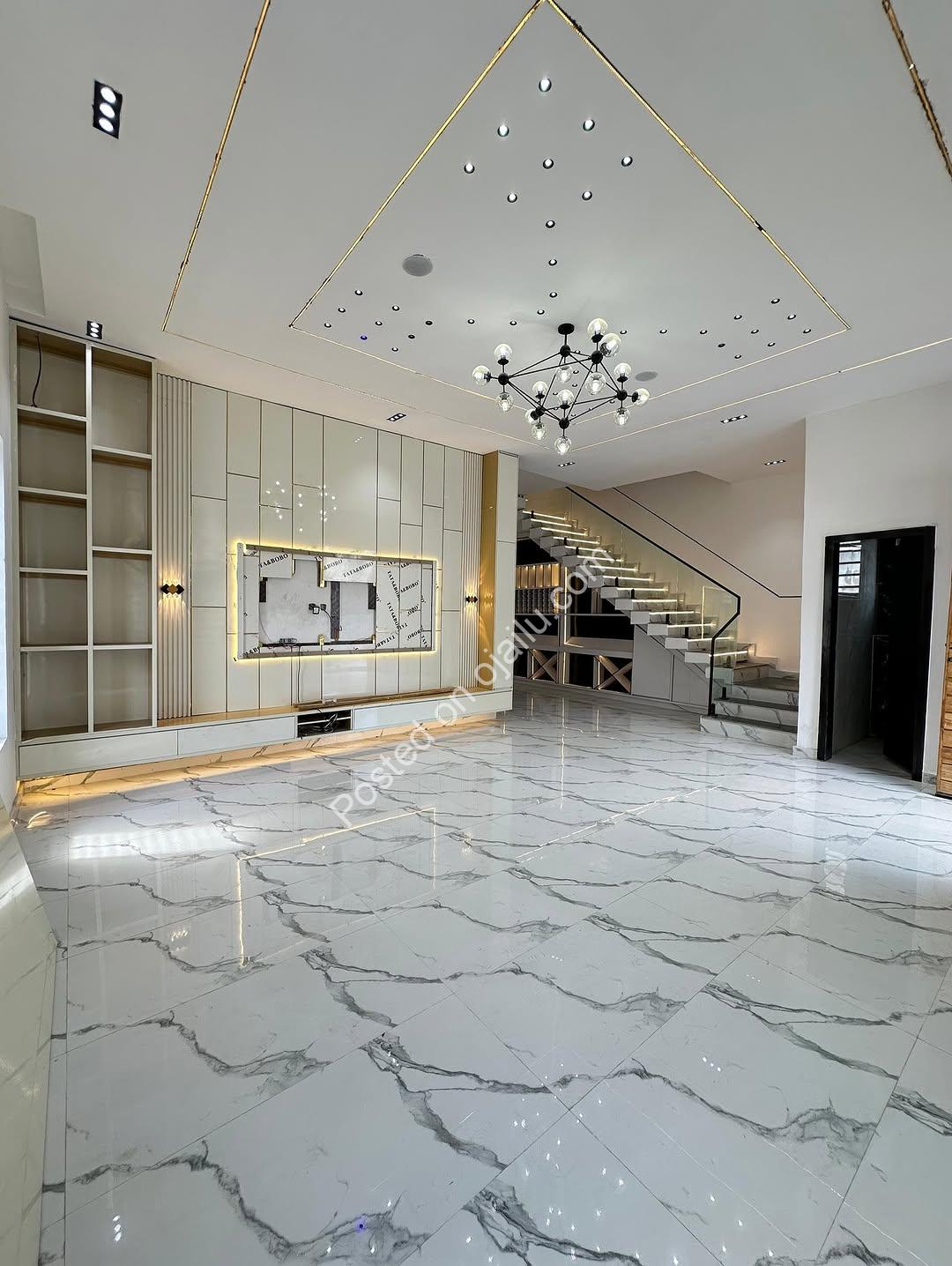 Modern Masterpiece: 5-Bed Smart Home with Rooftop Terrace