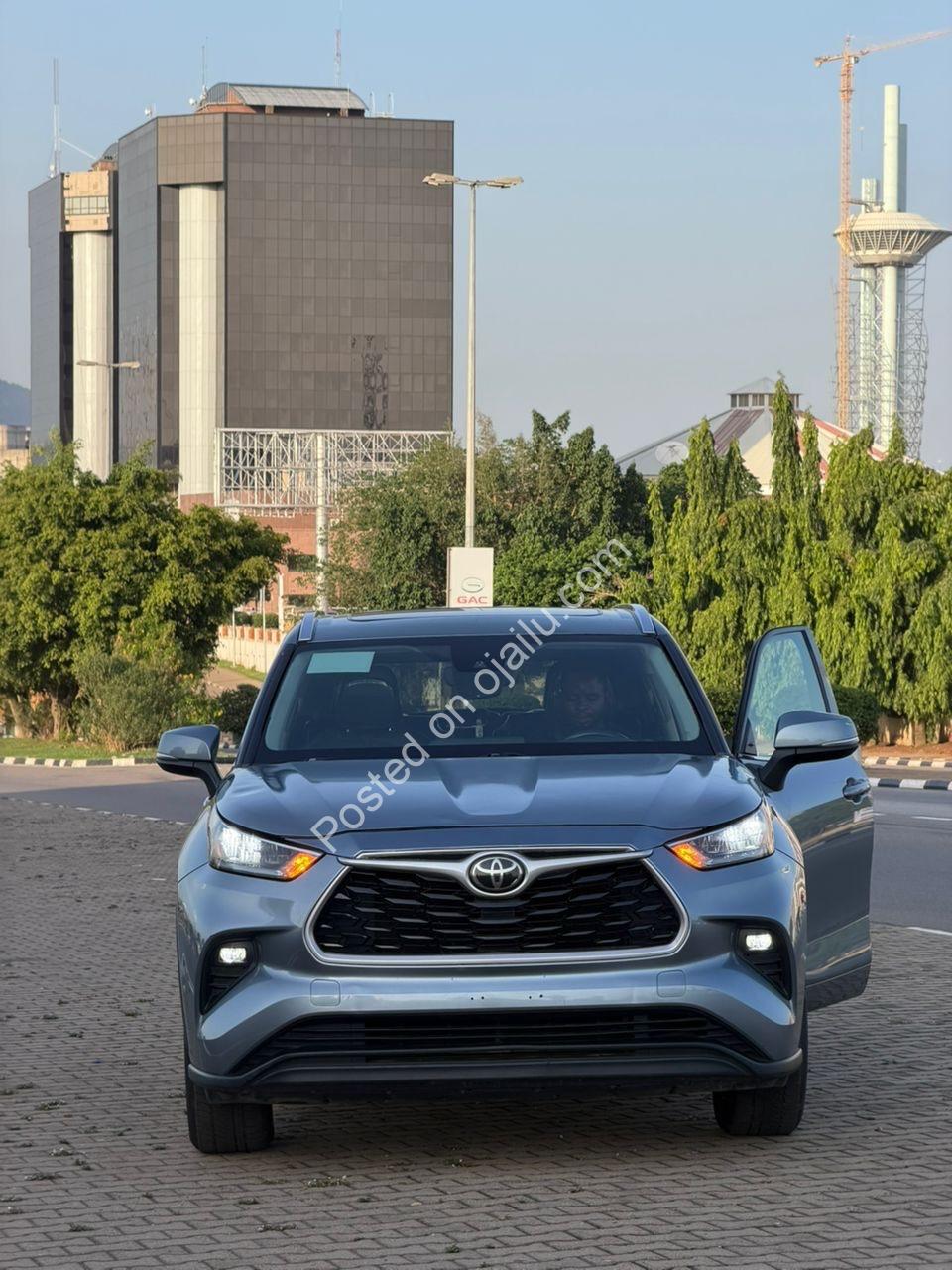 2020 Toyota Highlander XLE: Duty-Paid, Pristine & Ready
