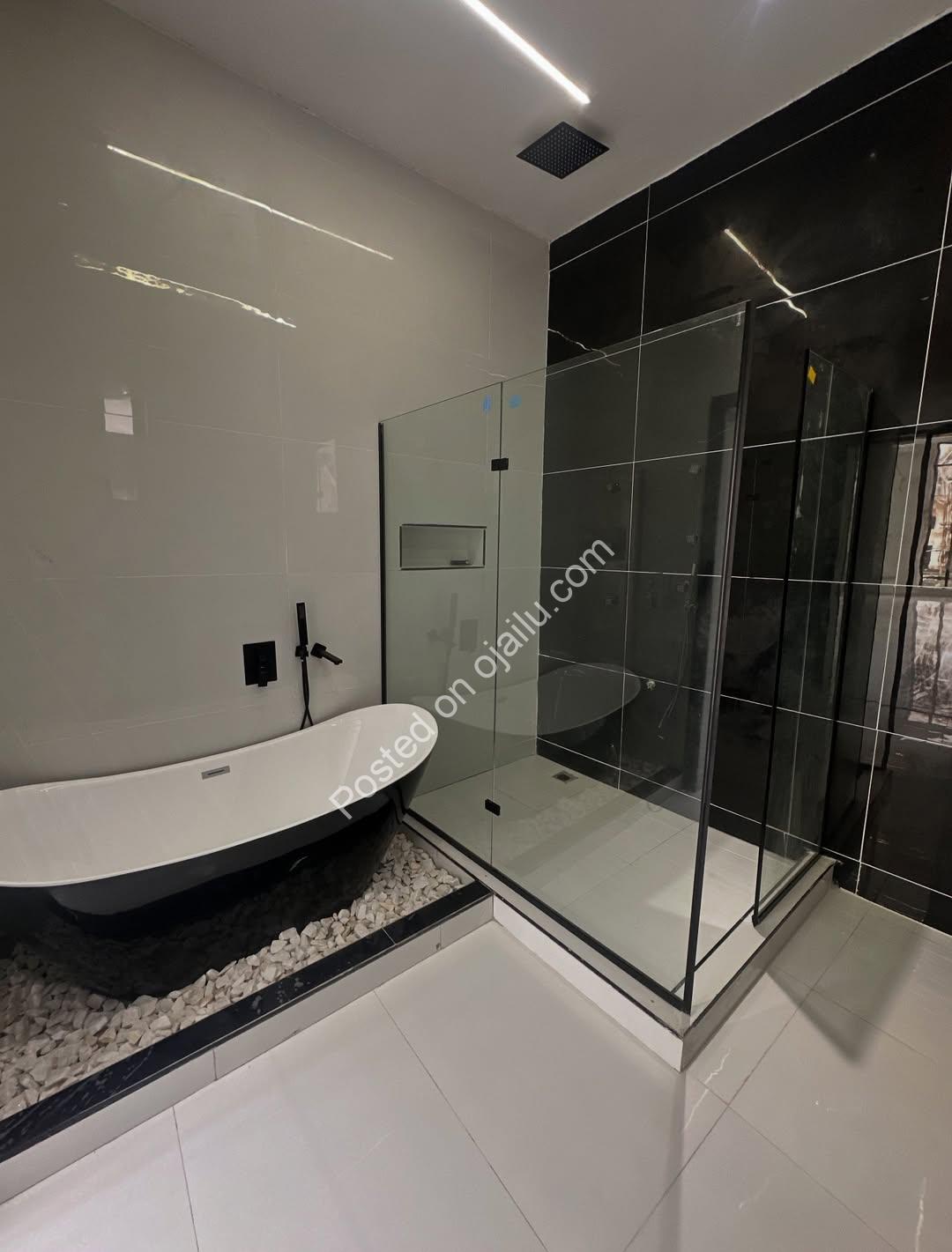 Ajah Showstopper: 5-Bed Pool & Gym Haven