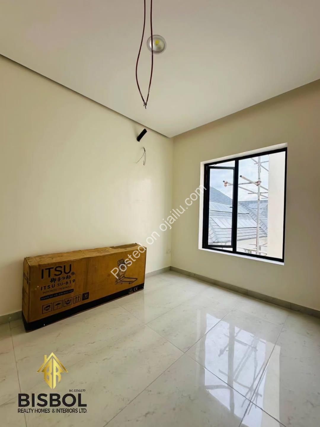 Move-In Ready 5-Bed Duplex with Pool & Gym