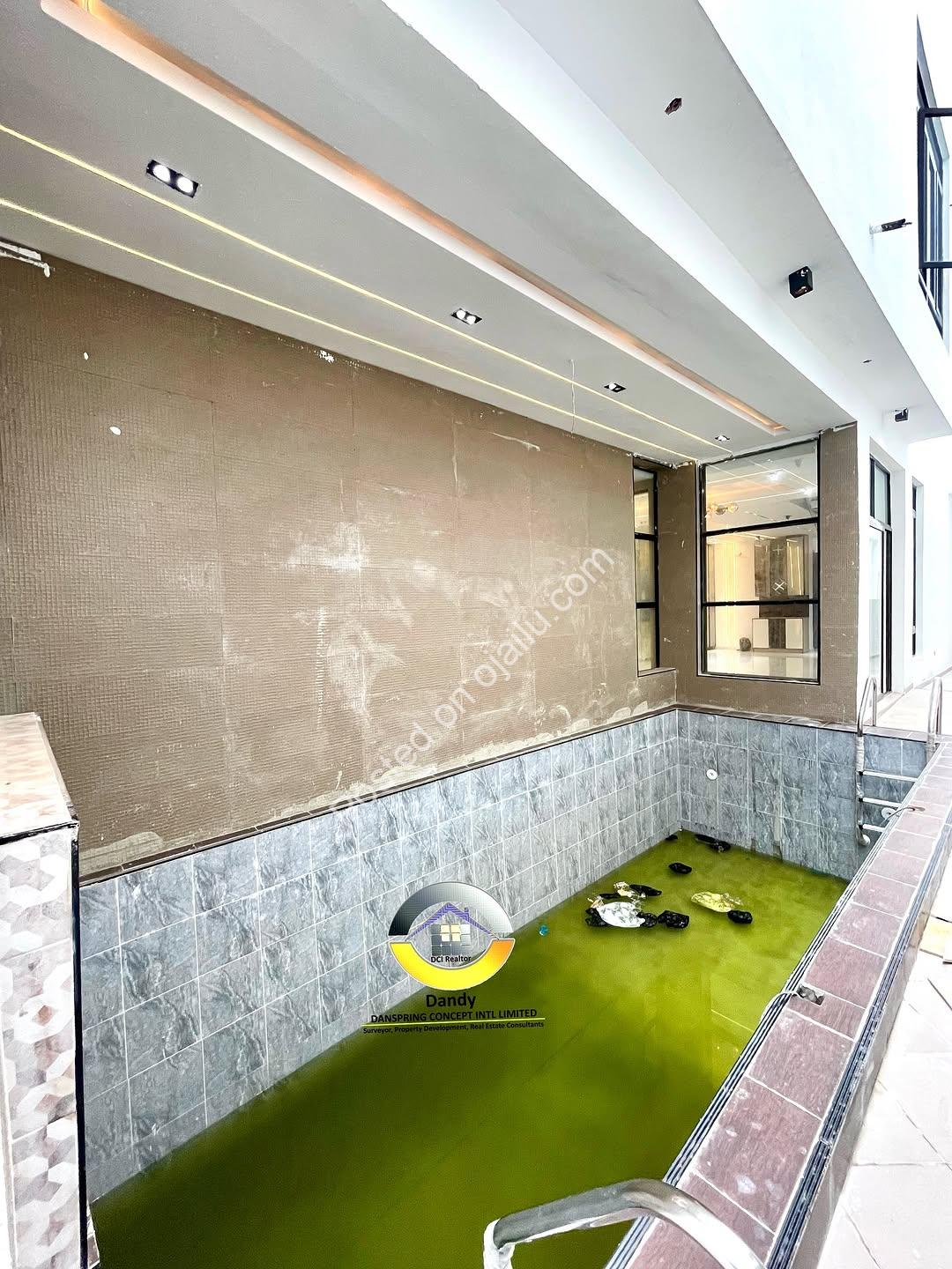 Ensuite Oasis: 5-Bed Detached Duplex with Pool