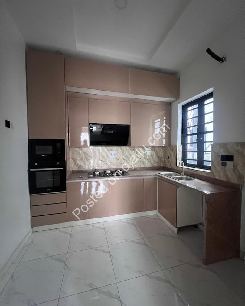 4 en-suite bedrooms, Ikota elegance
