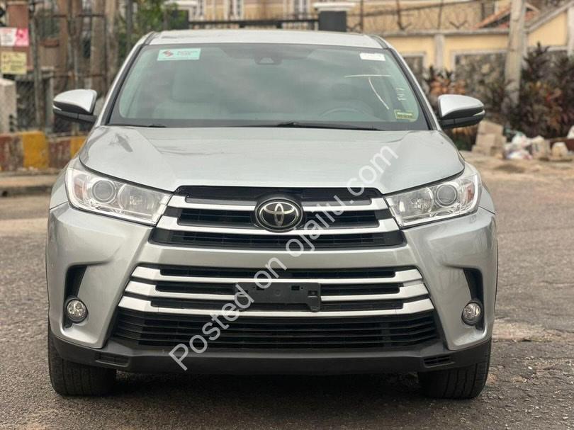 2017 Toyota Highlander – Low Miles, Accident-Free & Fully Loaded