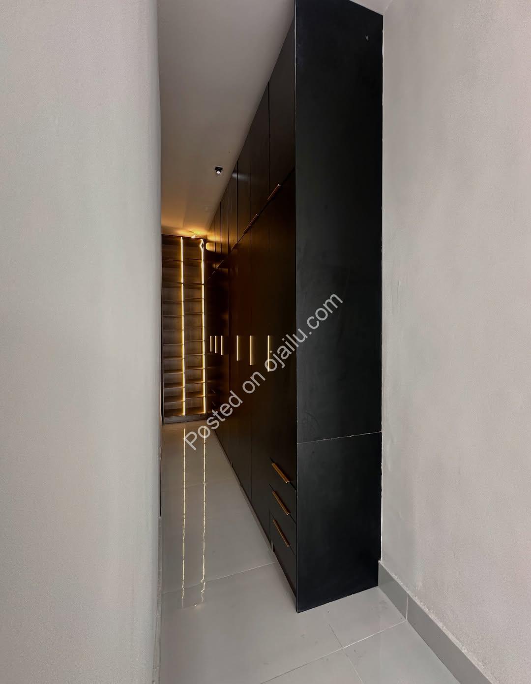 5-Bed Luxury Duplex with Pool in Ajah