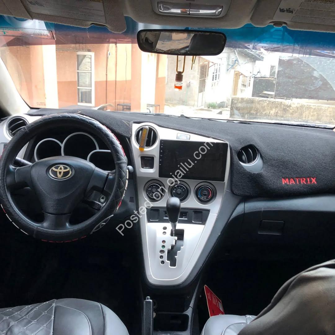 Toyota Matrix S 2010: Smooth Drive, Reverse Camera