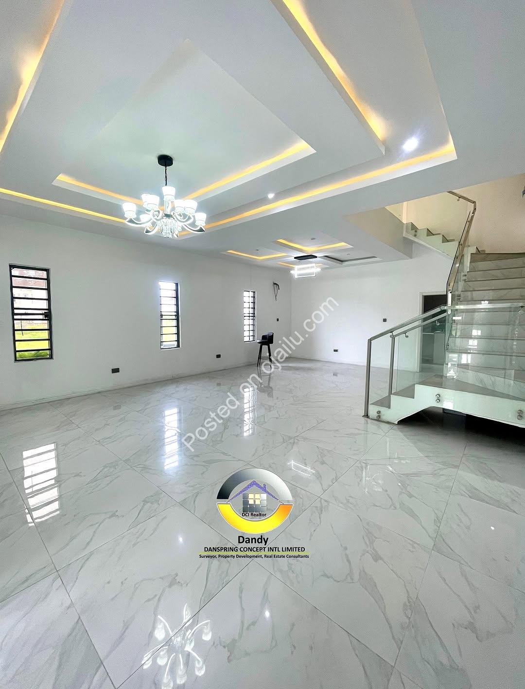 Your Private Oasis Awaits: 4BR Duplex with Pool & Mini Bar
