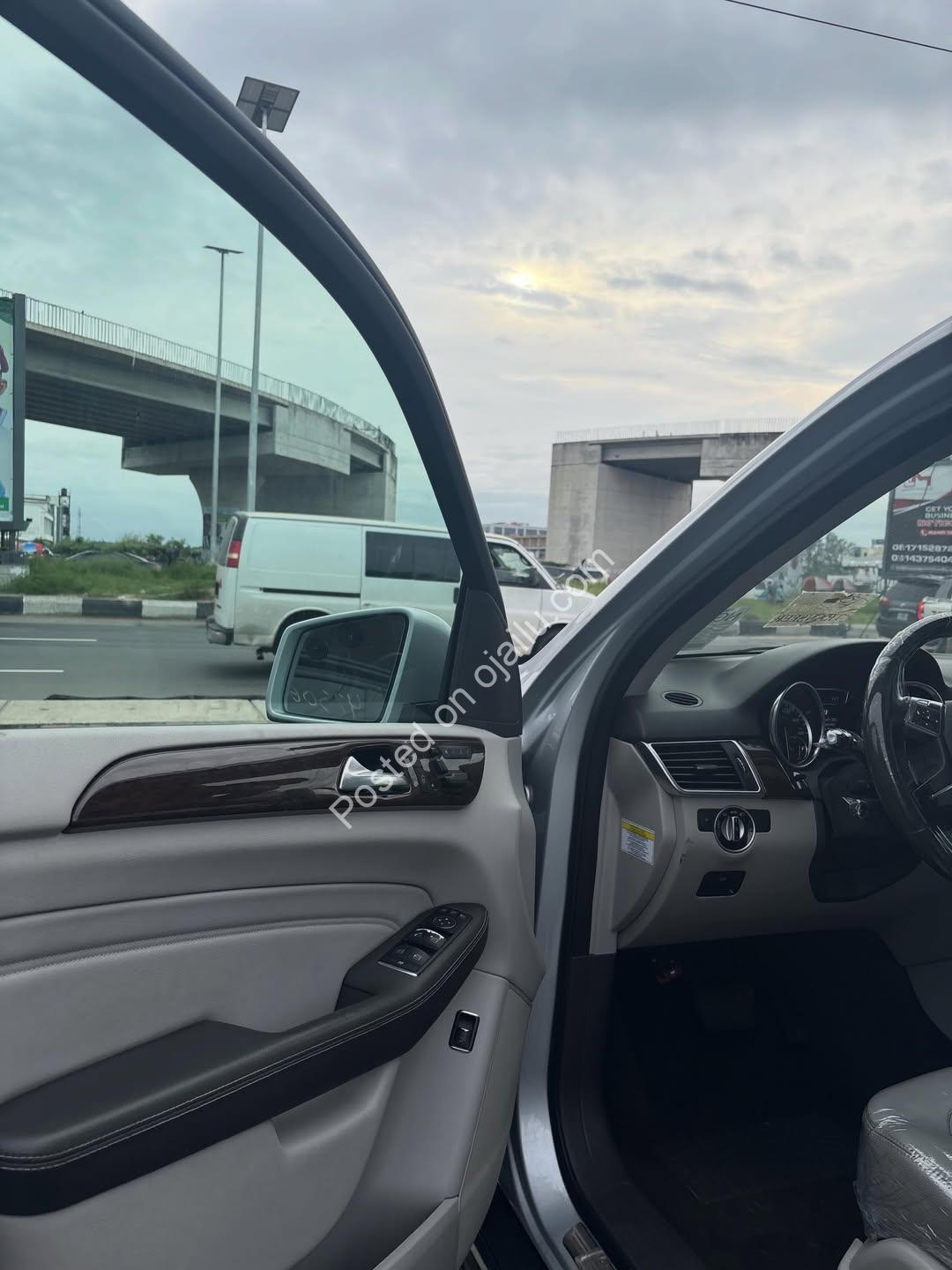 2012 ML350 4Matic: Sunroof, Camera & Power Tailgate
