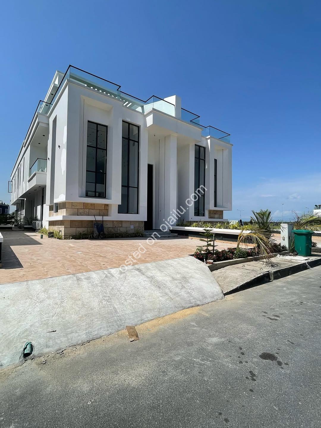 Elevator, Cinema & Pool in Lekki’s Finest